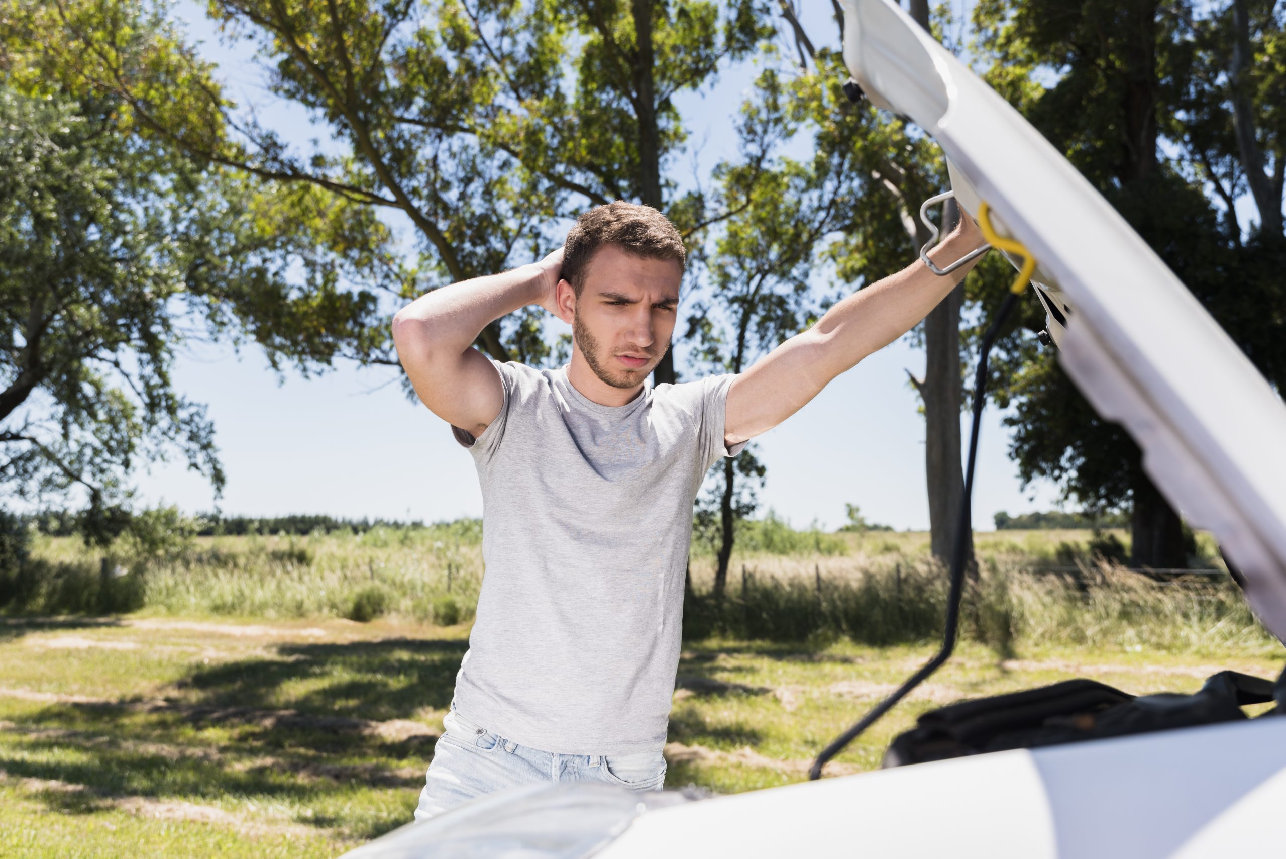 Come preparare l’auto per lunghi viaggi: checklist completa